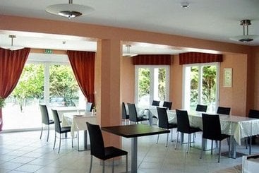 Hôtel L Orée Des Chateaux 