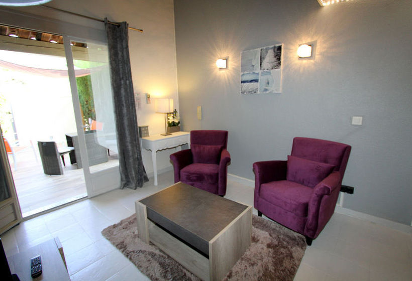 Hotel Auberge Des Pins  | Tourrettes | Var | France 3