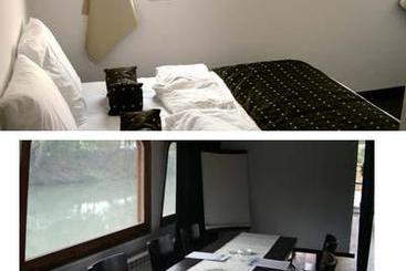 Le Boatel Hotel  | Arles | Bouches du Rhone | France 6