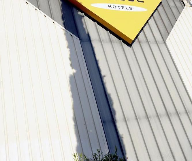 Hôtel Premiere Classe Salon De Provence  | Salon de Provence | Bouches du Rhone | France 19