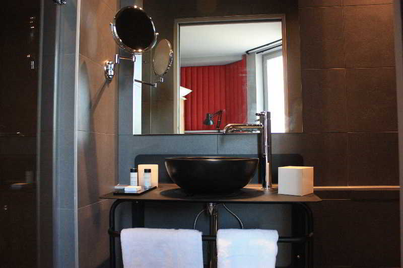 Grand Hotel Jeanne Darc  | Paris | Paris | France 19