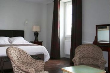 Hotel Le Doyenne Et La Maison D Elis Sarthe