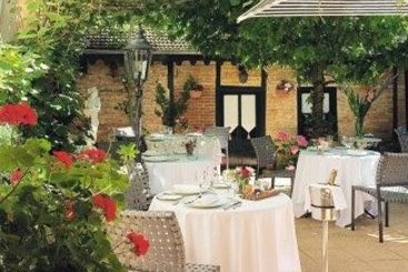 Hotel De La Poste  | Charolles | Saone-et-Loire | France 4