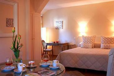 Hotel De La Poste  | Charolles | Saone-et-Loire | France 9