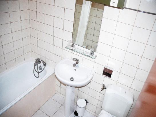 Hotel L'Auberge du Cheval Noir  | Pantin | Seine Saint Denis | Francia 3