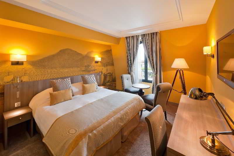 Hôtel Le Nouveau Monde  | Saint-Malo | Ille-et-Vilaine | France 17