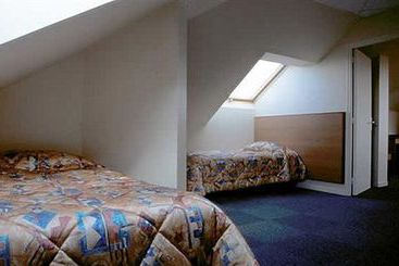 Hotel Le St Aubin  | Gournay en Bray | Sena Maritimo | France 5