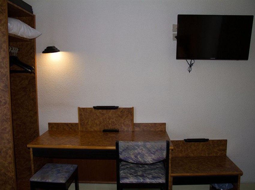 Hôtel Du Trosy  | Clamart | Hauts-de-Seine | France 16