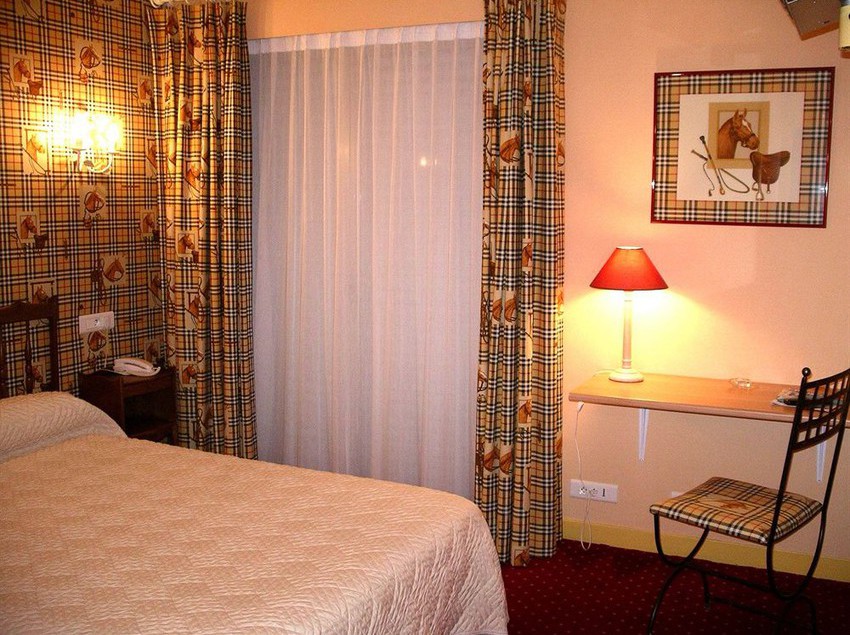 Hôtel De L'avenue  | Saintes | Charente-Maritime | France 2