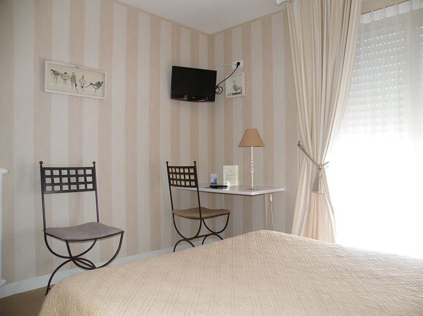 Hôtel De L'avenue  | Saintes | Charente-Maritime | France 6