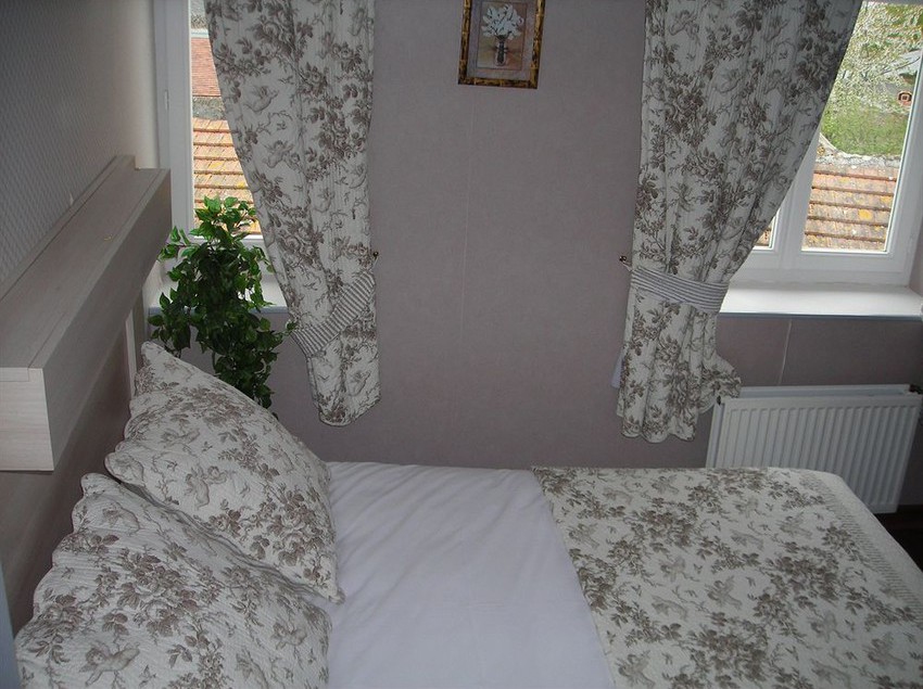 Hotel De Lion Sur Mer 