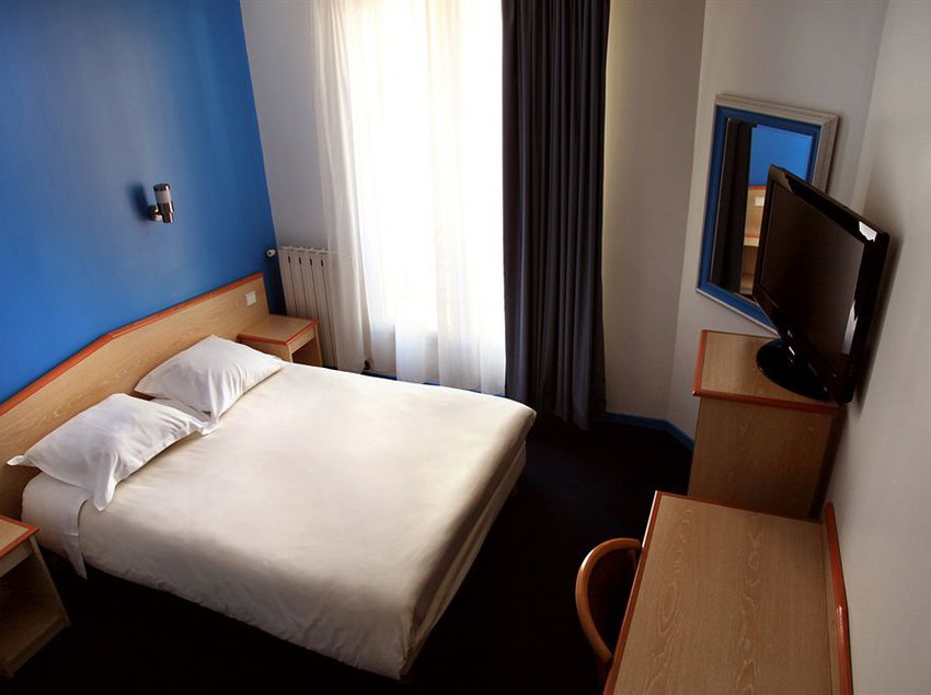 Hôtel Briand  | Levallois Perret | Hauts-de-Seine | France 9