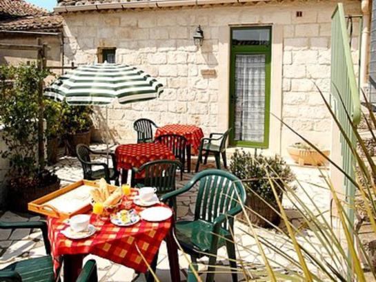 Hôtel Chez Carrière  | Aigues Mortes | Gard | France 6