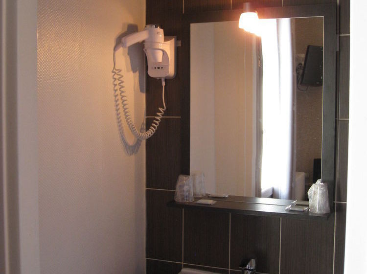 Hôtel De L'univers  | Caen | Calvados | France 13