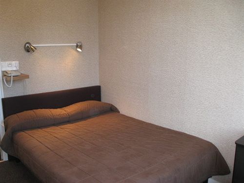 Hôtel De L'univers  | Caen | Calvados | France 18