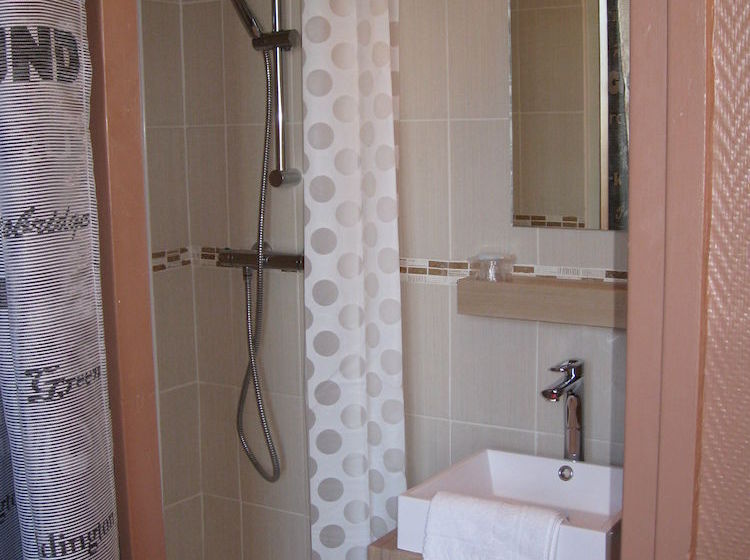 Hôtel De L'univers  | Caen | Calvados | France 7