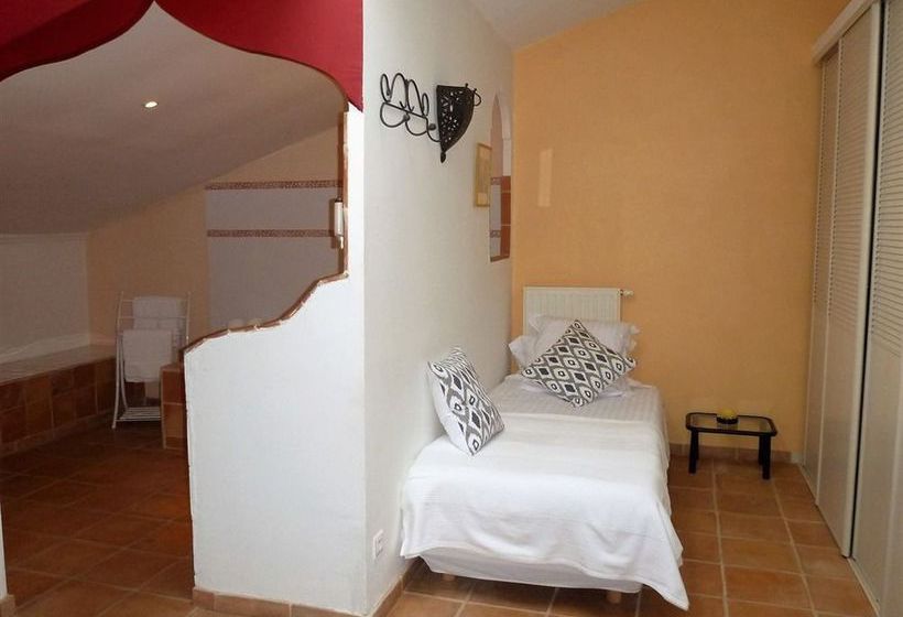 Bed and Breakfast Le Mas De Gleyzes  | Lédenon | Gard | France 15