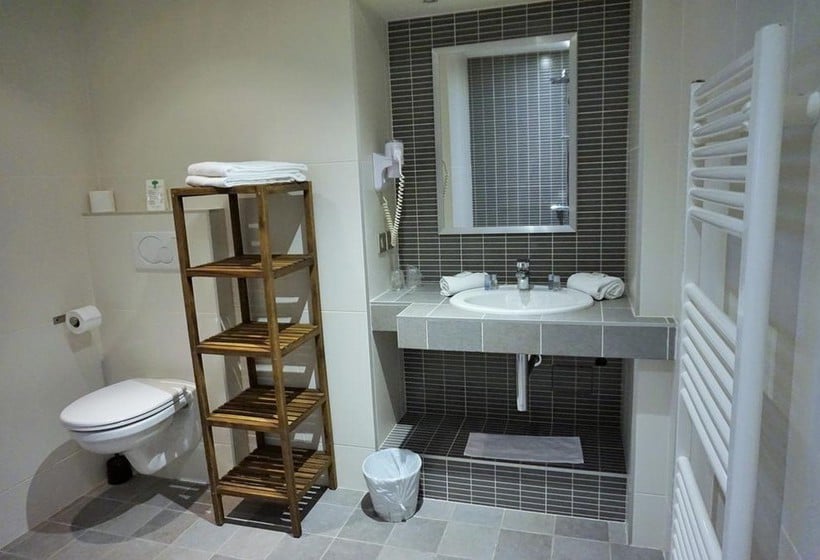 Hotel de la Couronne  | Aix-les-Bains | Savoie | France 12