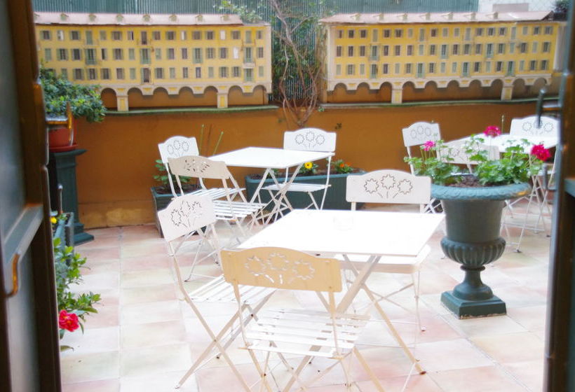 Pensión Le Blason Alpes Marítimos