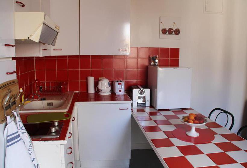 Hôtel Une Chambre en Ville  | Saintes | Charente-Maritime | France 1