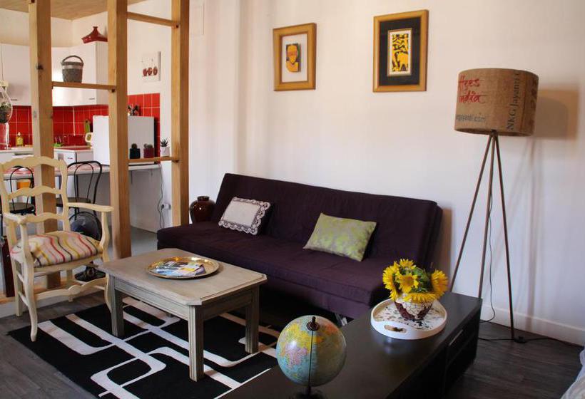 Hôtel Une Chambre en Ville  | Saintes | Charente-Maritime | France 2