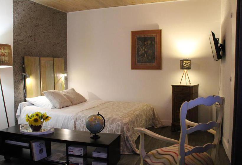 Hôtel Une Chambre en Ville  | Saintes | Charente-Maritime | France 3