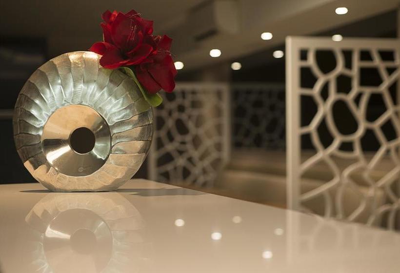 Unique Hôtel Et Résidence  | Saint Raphael | Var | France 6