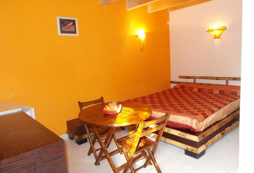 Bed and Breakfast Aux Amandiers  | Frejus | Var | France 9