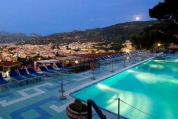 Hotel Bristol Napoles