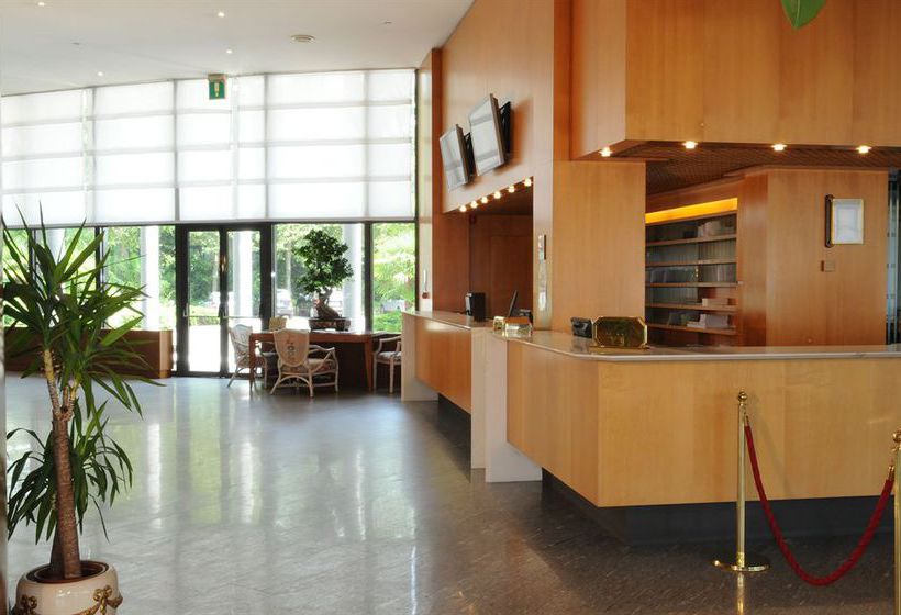 FlyOn Hotel and Conference Center