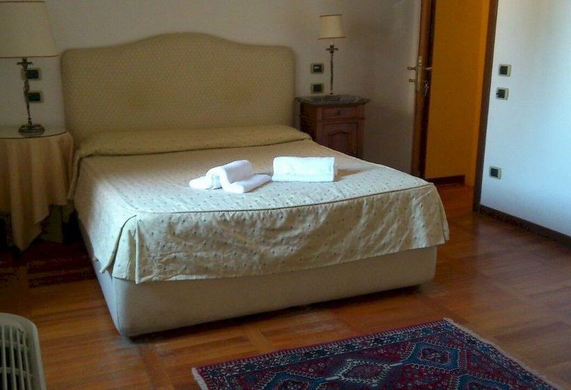 Hotel Scilla e Locanda della Taverna Etrusca  | Sovana | Grosseto | Italia 1