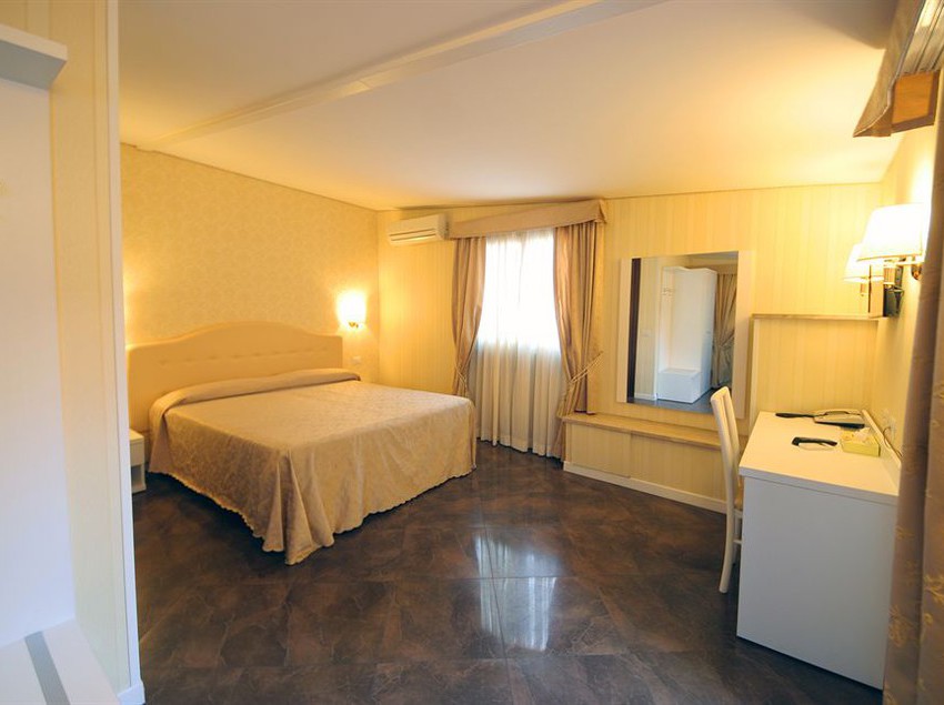 Hotel Saturnia  | Roma | Roma | Italia 9