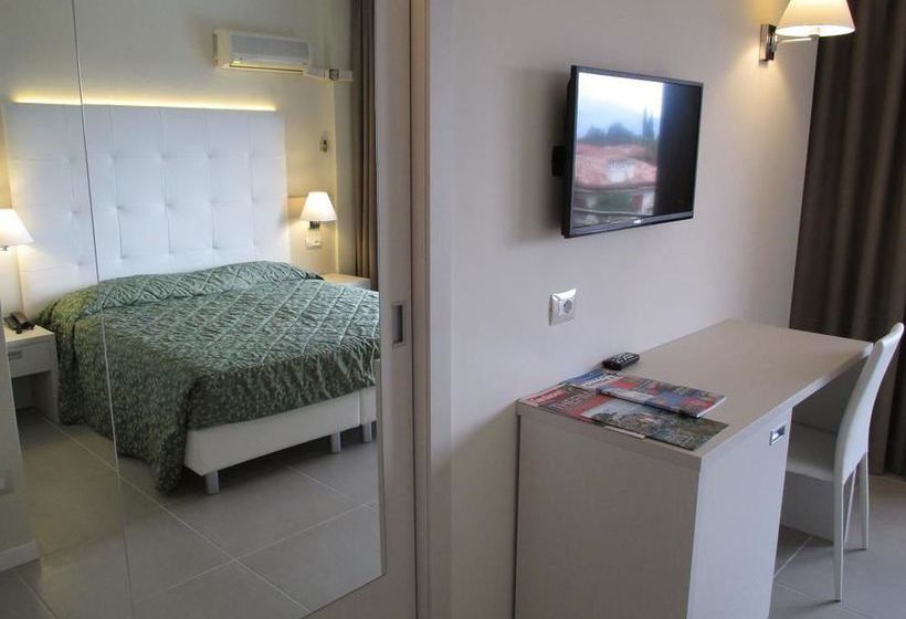 Hotel Holiday  | Sirmione | Brescia | Italy 3