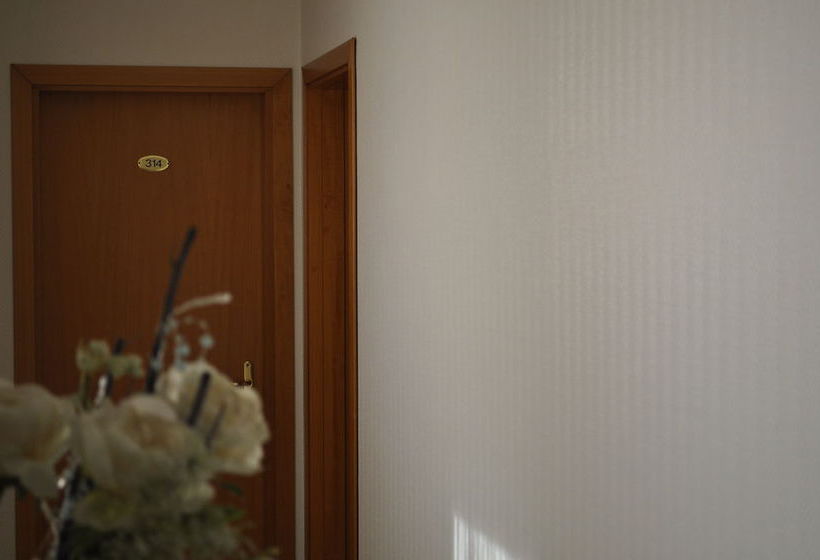 Hotel Est  | Piombino | Livorno | Italia 12