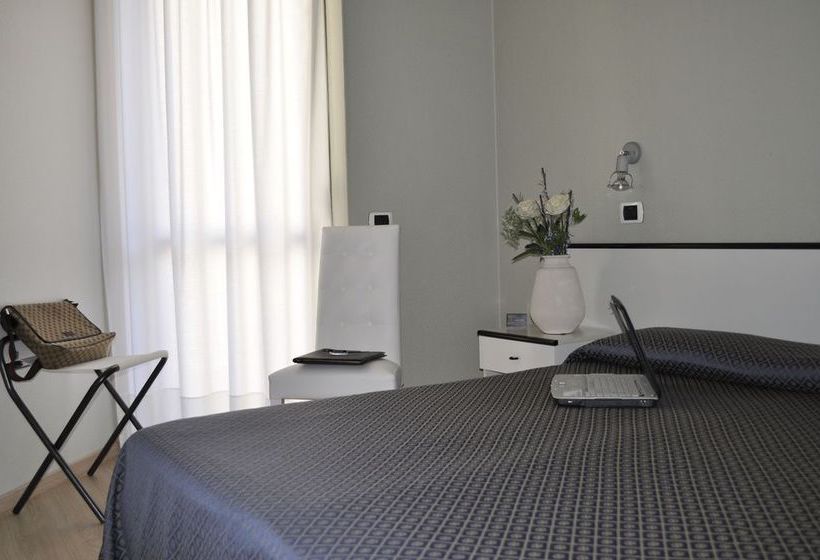 Hotel Est  | Piombino | Livorno | Italia 9