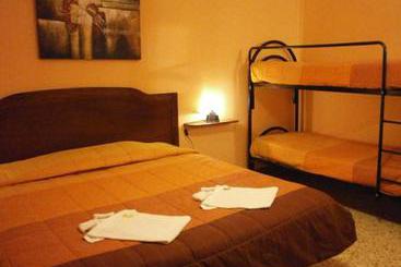 Ostello Airport Pisa Rooms Sleep Easy  | Pisa | Pisa | Italia 9