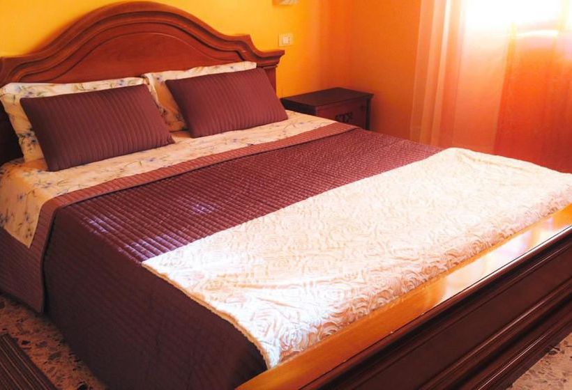 Bed and Breakfast A Casa Doina Airport 2  | Pisa | Pisa | Italia 15