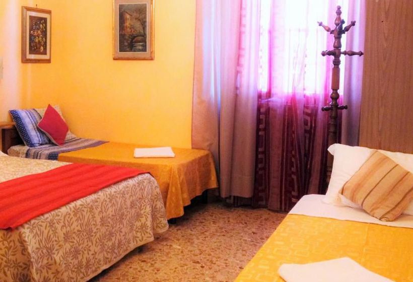 Bed and Breakfast A Casa Doina Airport 2  | Pisa | Pisa | Italia 16