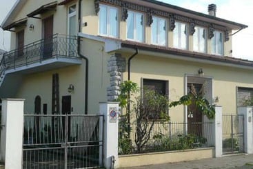 Bed and Breakfast Lucky House Pisa