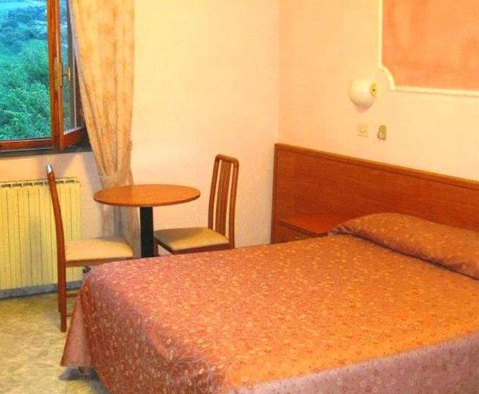 Hotel La Meridiana  | Trasanni di Urbino | Pesaro e Urbino | Italia 9