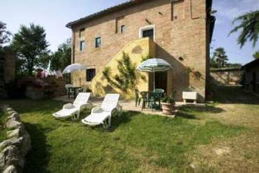 Agriturismo La Grotta Di Montecchino  | Sant'Andrea a Montecchio | Siena | Italia 1