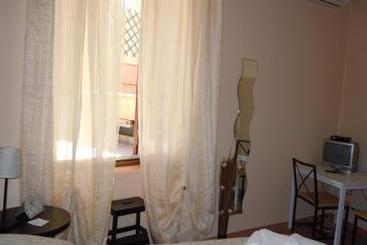 Il Grillo Ai Fori Romani  | Roma | Roma | Italia 10