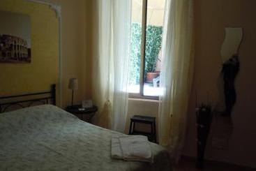 Il Grillo Ai Fori Romani  | Roma | Roma | Italia 11