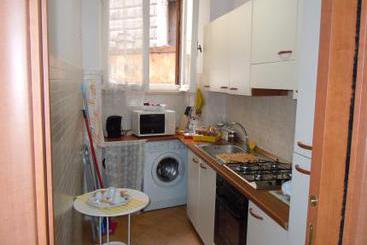 Il Grillo Ai Fori Romani  | Roma | Roma | Italia 13