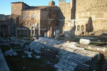 Il Grillo Ai Fori Romani  | Roma | Roma | Italia 18