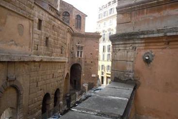 Il Grillo Ai Fori Romani  | Roma | Roma | Italia 19