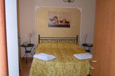 Il Grillo Ai Fori Romani  | Roma | Roma | Italia 3