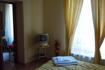 Il Grillo Ai Fori Romani  | Roma | Roma | Italia 4