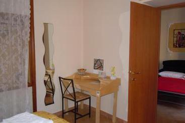 Il Grillo Ai Fori Romani  | Roma | Roma | Italia 5