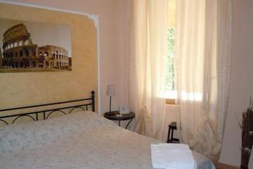 Il Grillo Ai Fori Romani  | Roma | Roma | Italia 9